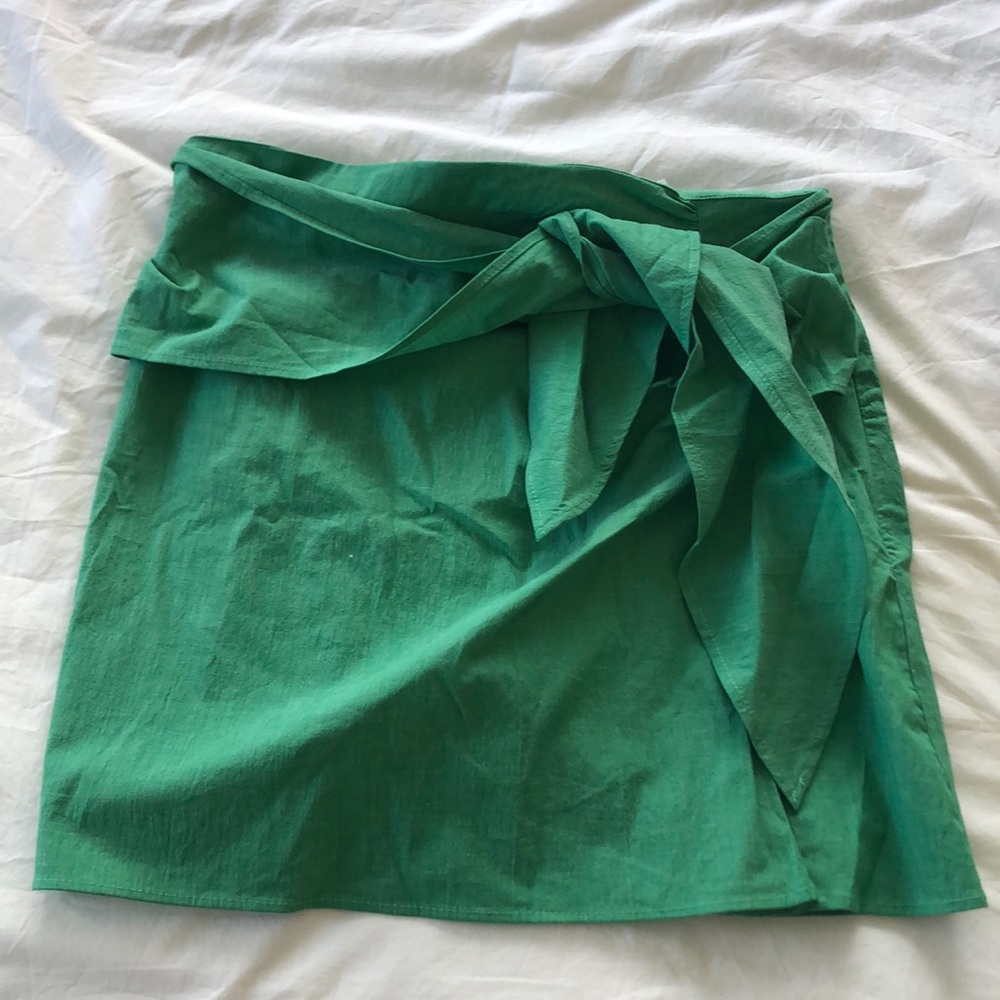 Size M green linen skirt from Zara NWT.